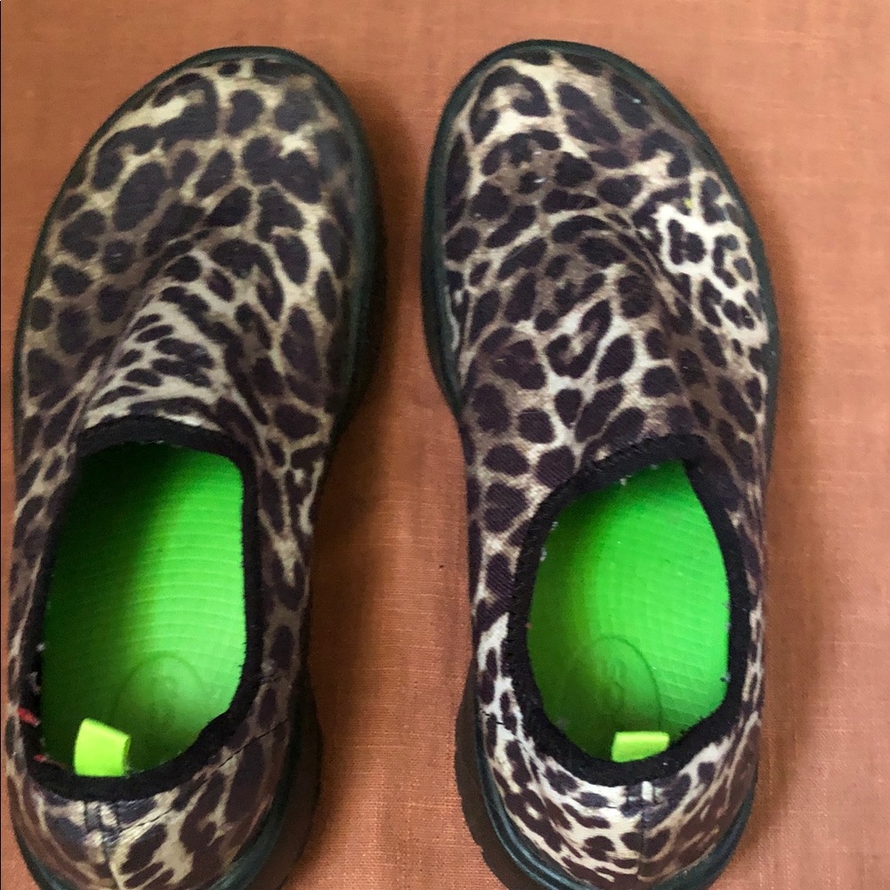 OOFOS Leopard Print Slip-On Clog with Bright Green Insole